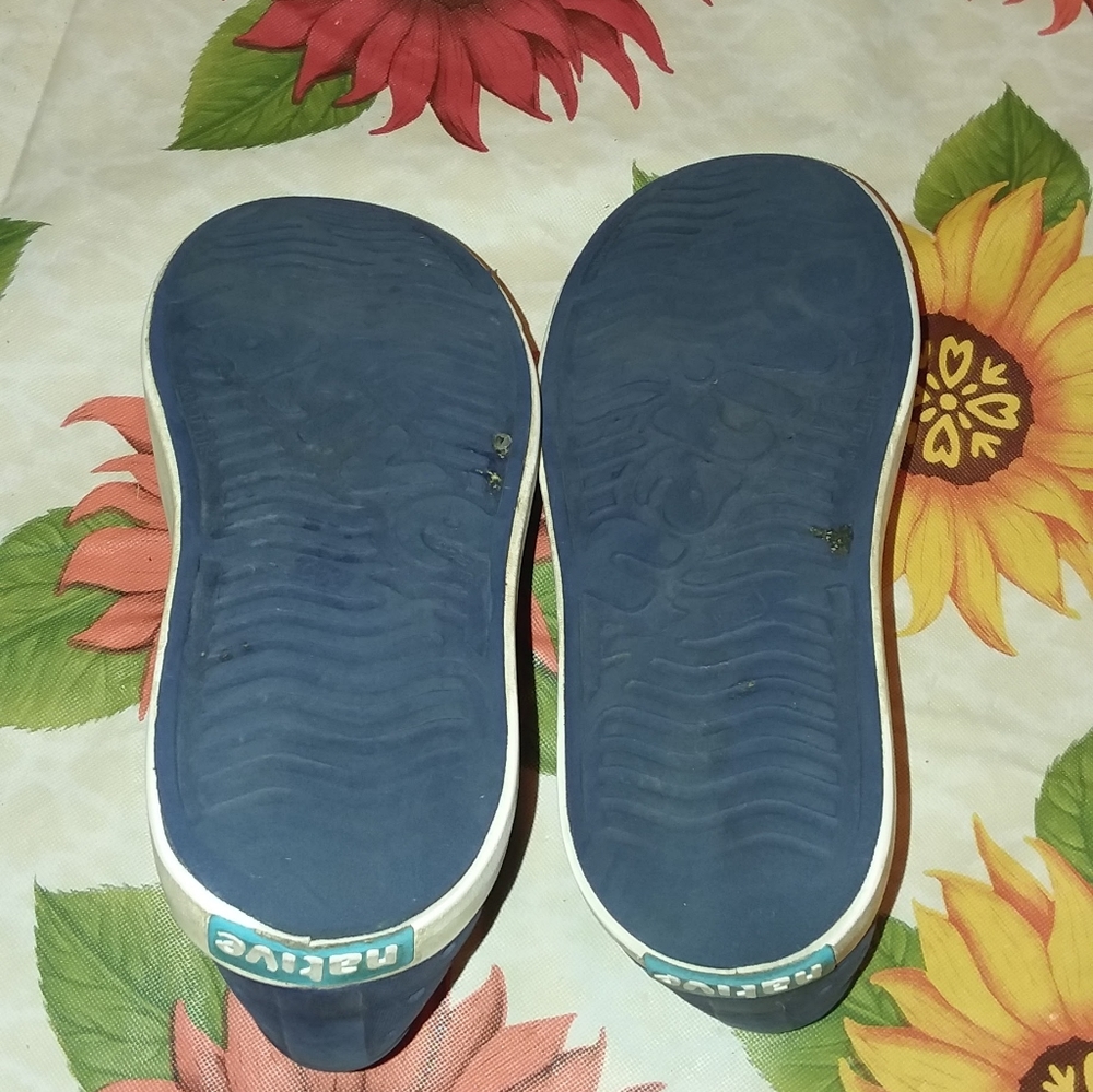 Native Shoes - Picture 5 of 8